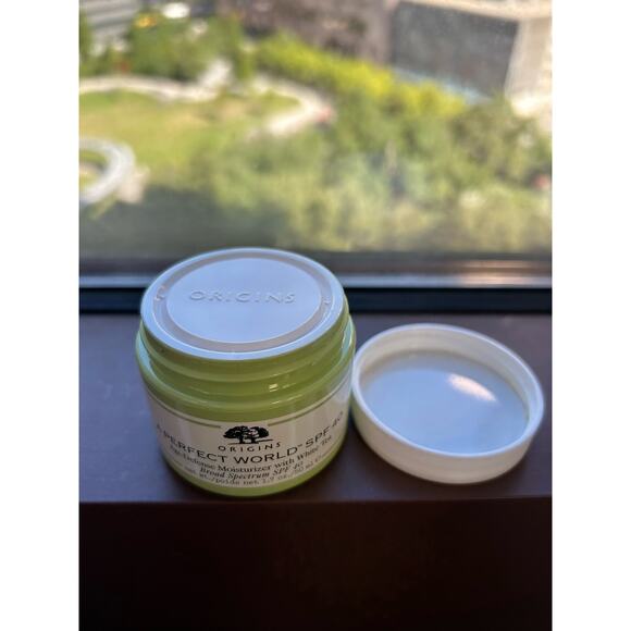 A Perfect World SPF 40 Age-Defense Moisturizer with White Tea - Picture 3 of 4